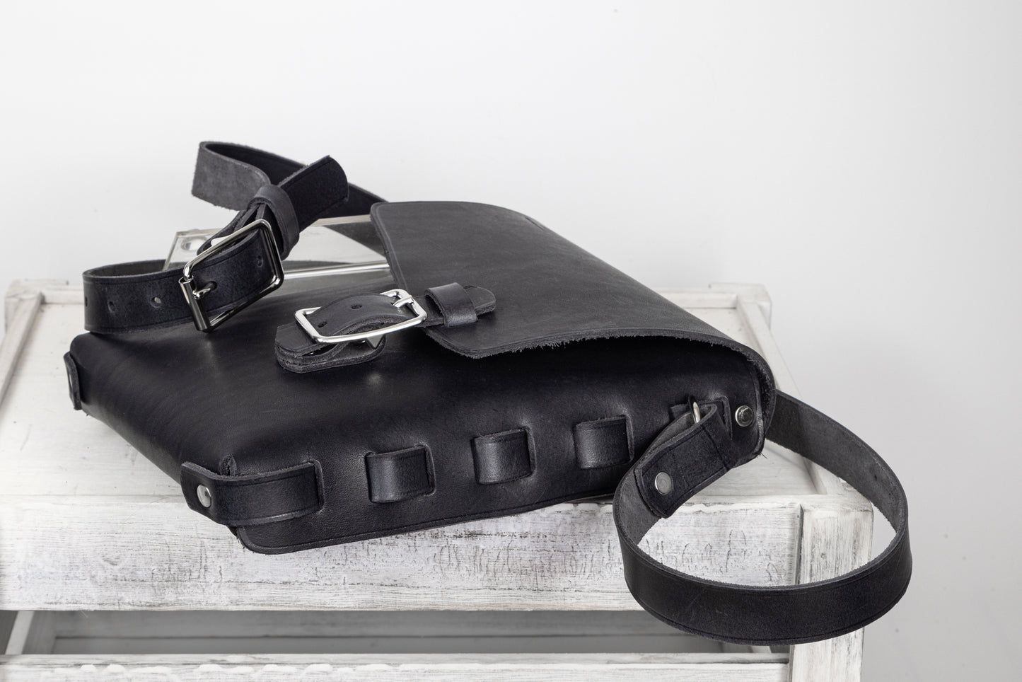 Leather Simone Messenger Bag