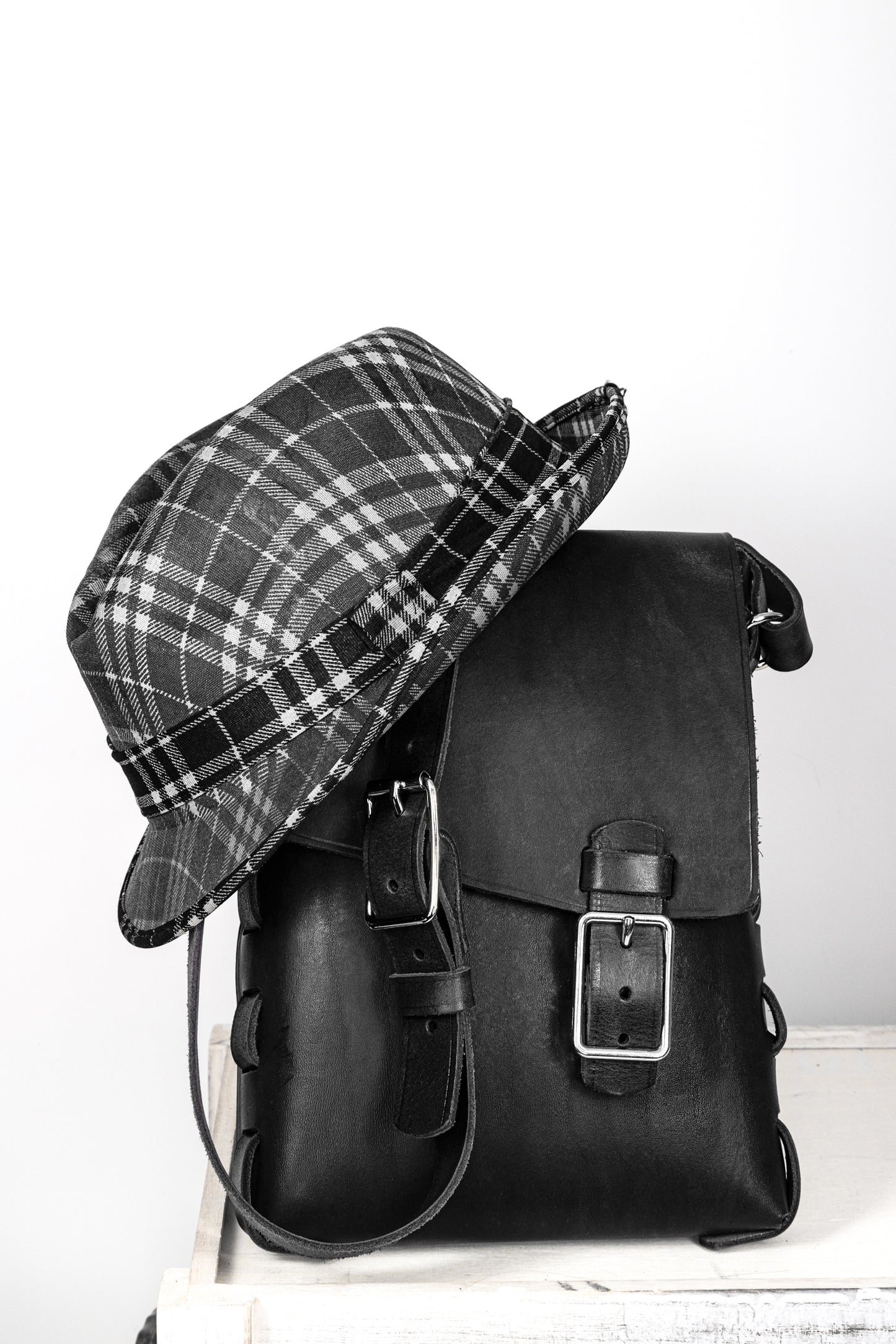 Leather Simone Messenger Bag